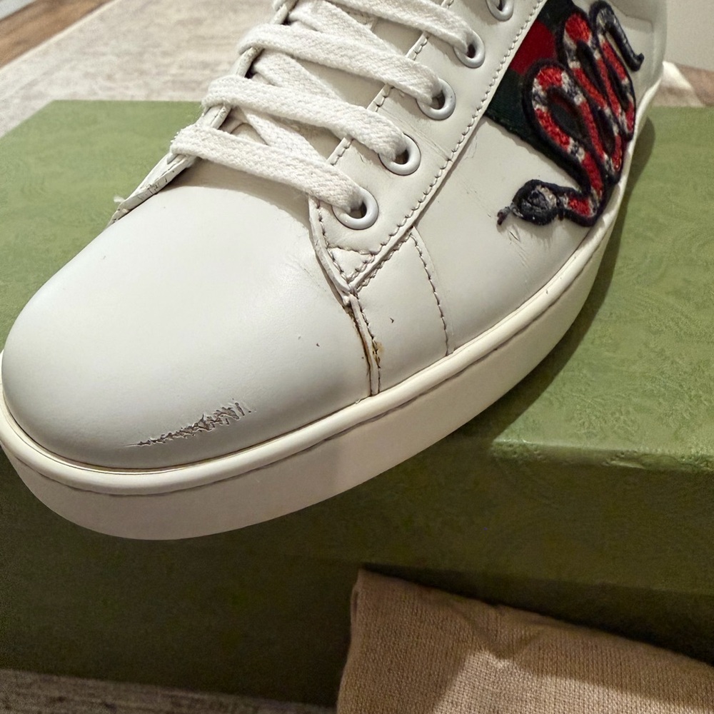 100% authentic Gucci White and Green Sneakers with Red Accents - Picture 7 of 8